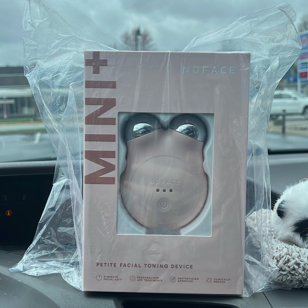 Nūface mini+ facial toning device